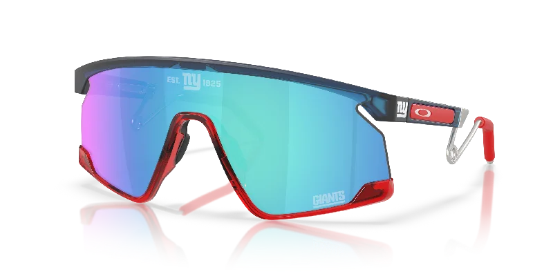 Men's retro - style sunglasses for a vintage vibe Oakley BXTR Metal New York Giants 100th Anniversary Men's retro - style sunglasses for a vintage vibe Oakley BXTR Metal New York Giants 100th Anniversary