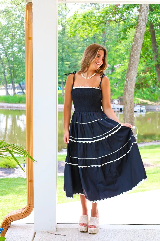 SCALLOP TRIM MIDI DRESS IN BLACK