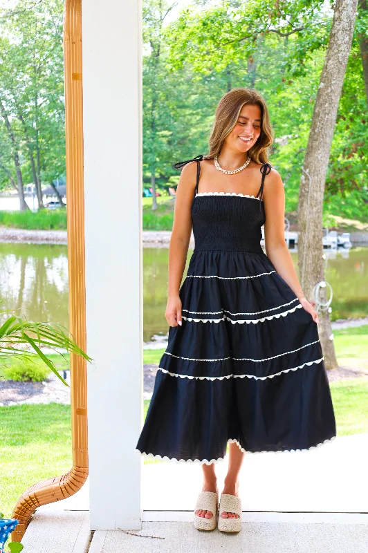 SCALLOP TRIM MIDI DRESS IN BLACK