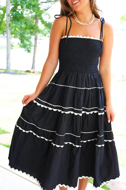 SCALLOP TRIM MIDI DRESS IN BLACK